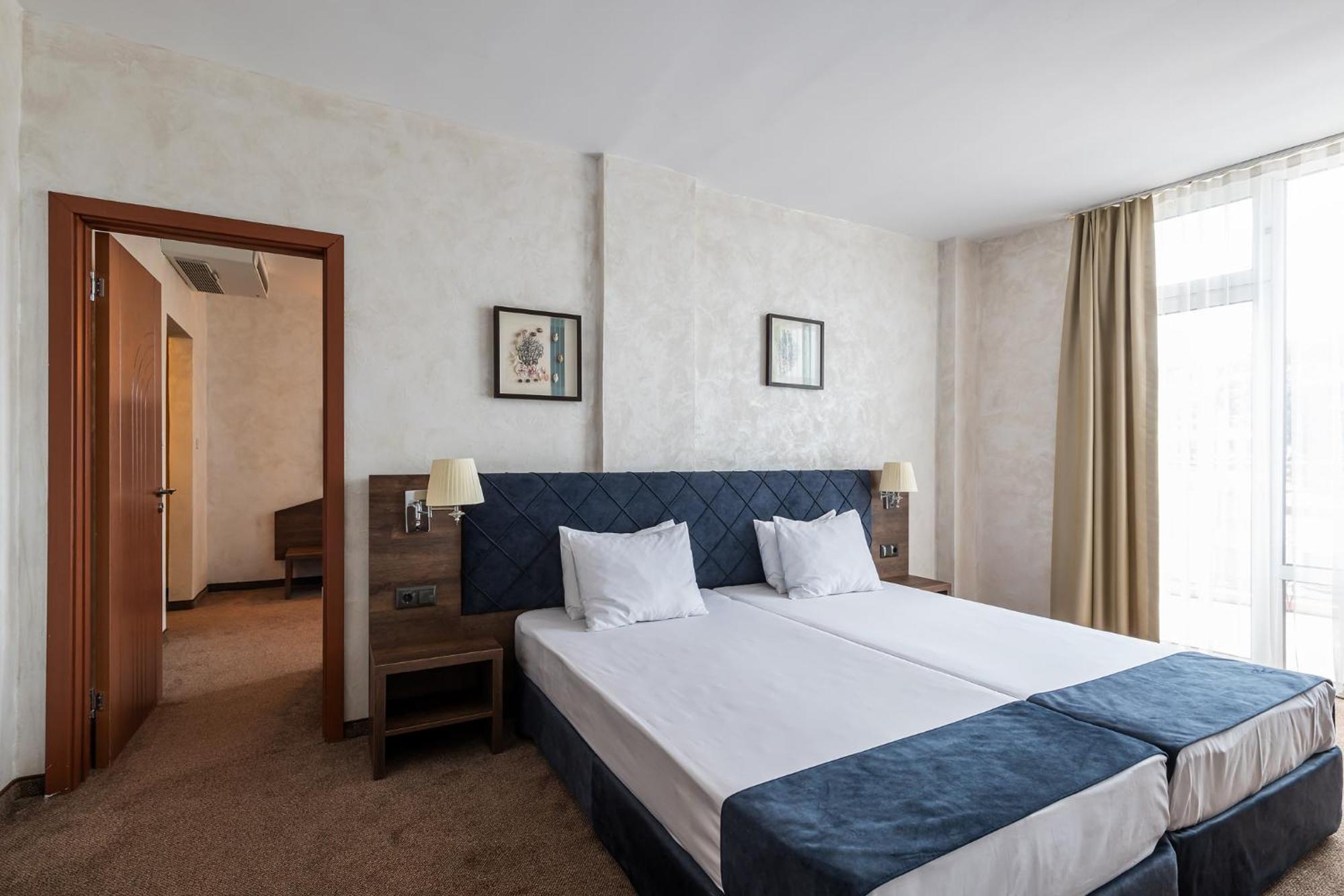 Flamingo Beach Hotel 써니비치 외부 사진