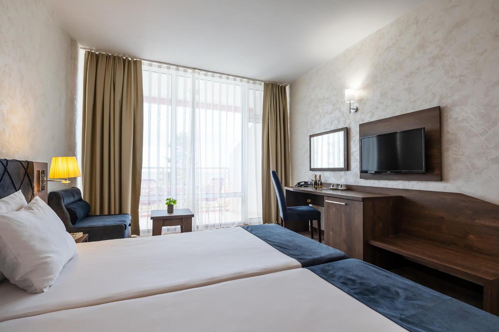 Flamingo Beach Hotel 써니비치 외부 사진